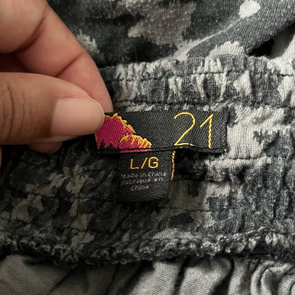 Forever 21 Y2K Patterned Gray Mini Skirt (L) - Picture 2 of 3